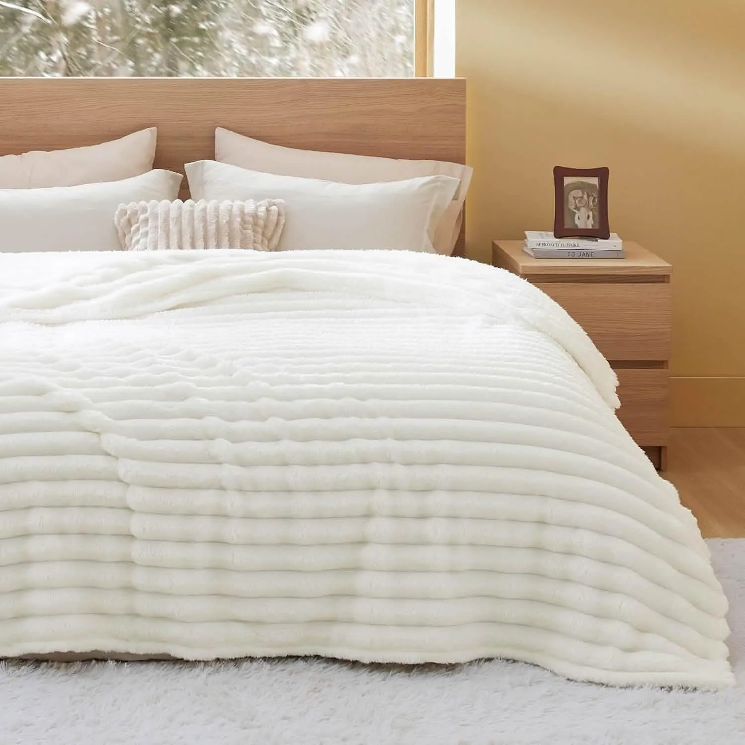 Bedsure Luxplush Striped Blanket