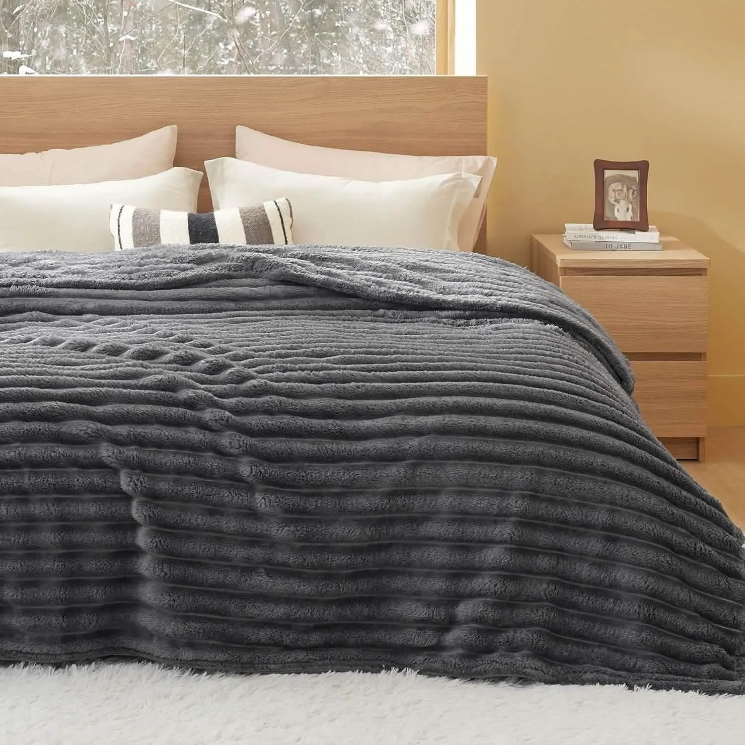 Bedsure Luxplush Striped Blanket