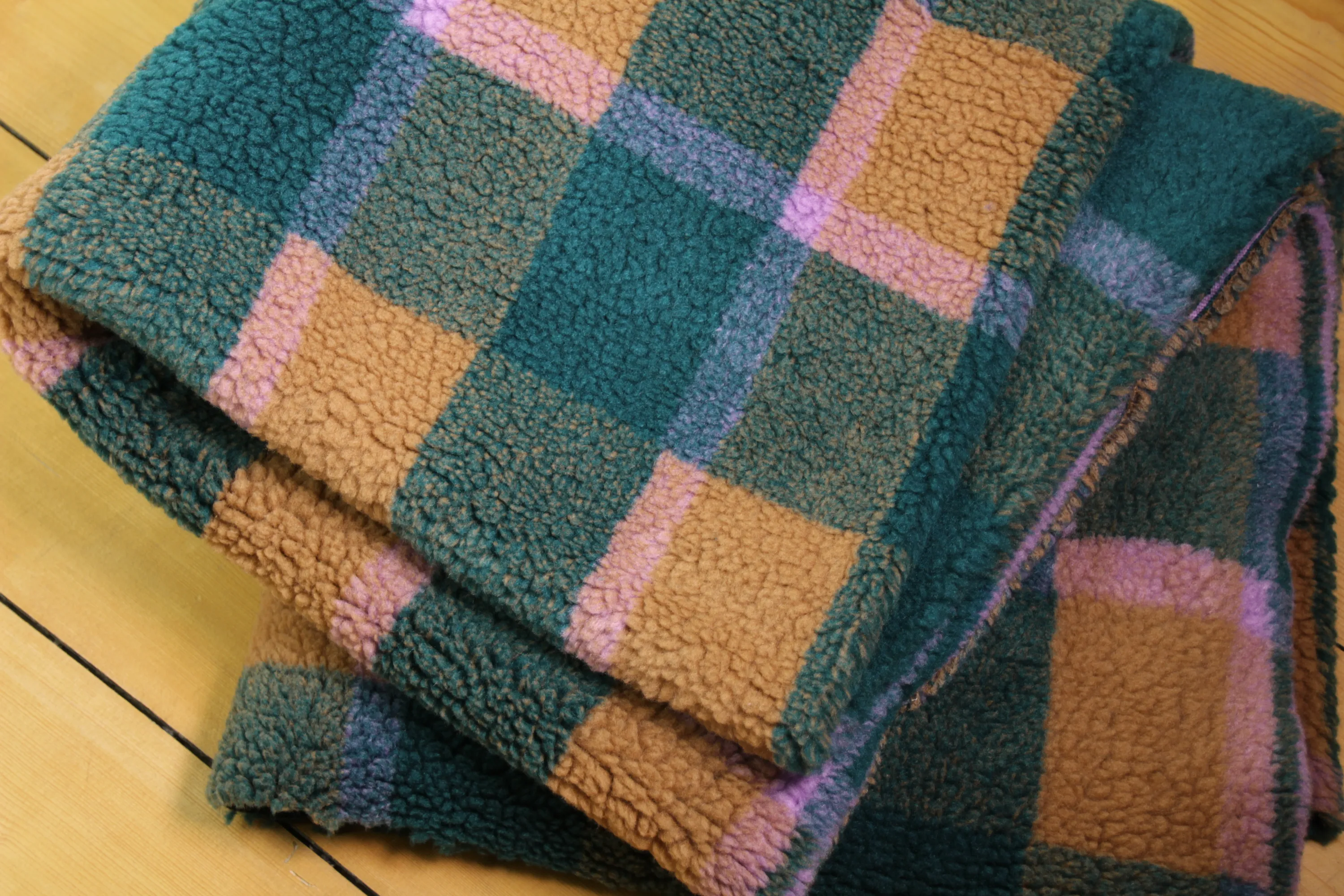 Teddy Fleece - Atelier Jupe - Green   Camel Check