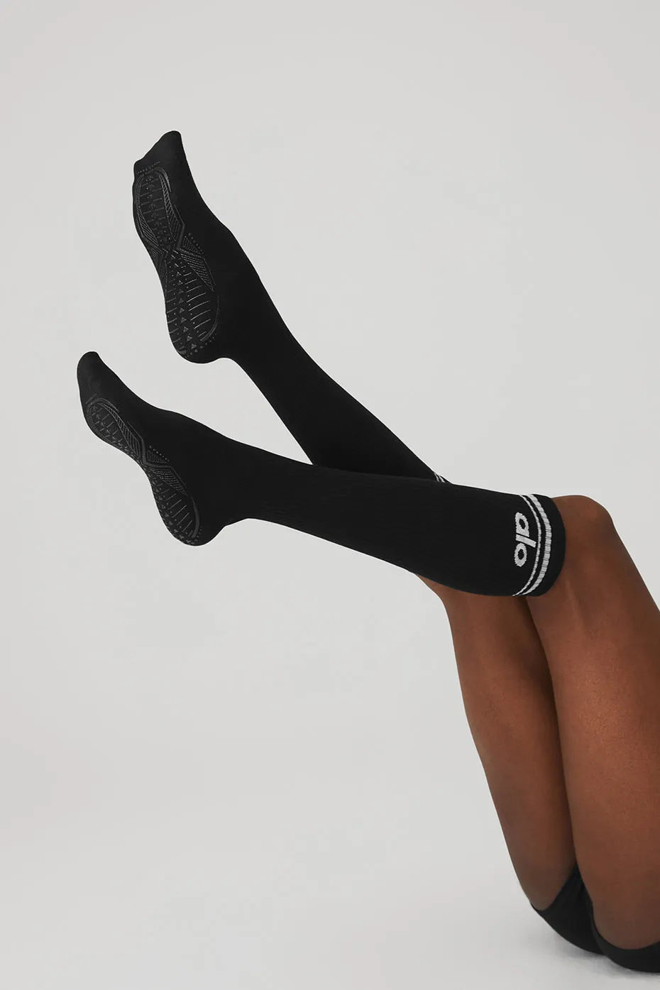 Women's Knee-High Throwback Barre Sock - Black/White